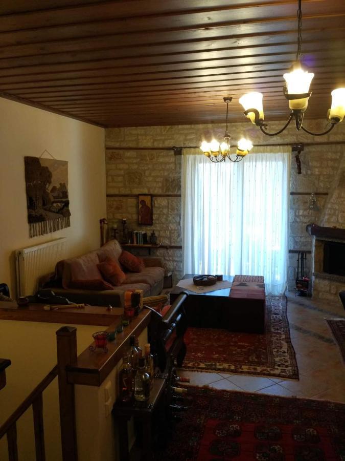 Villa La Casa di Pietra Karpenísion Esterno foto